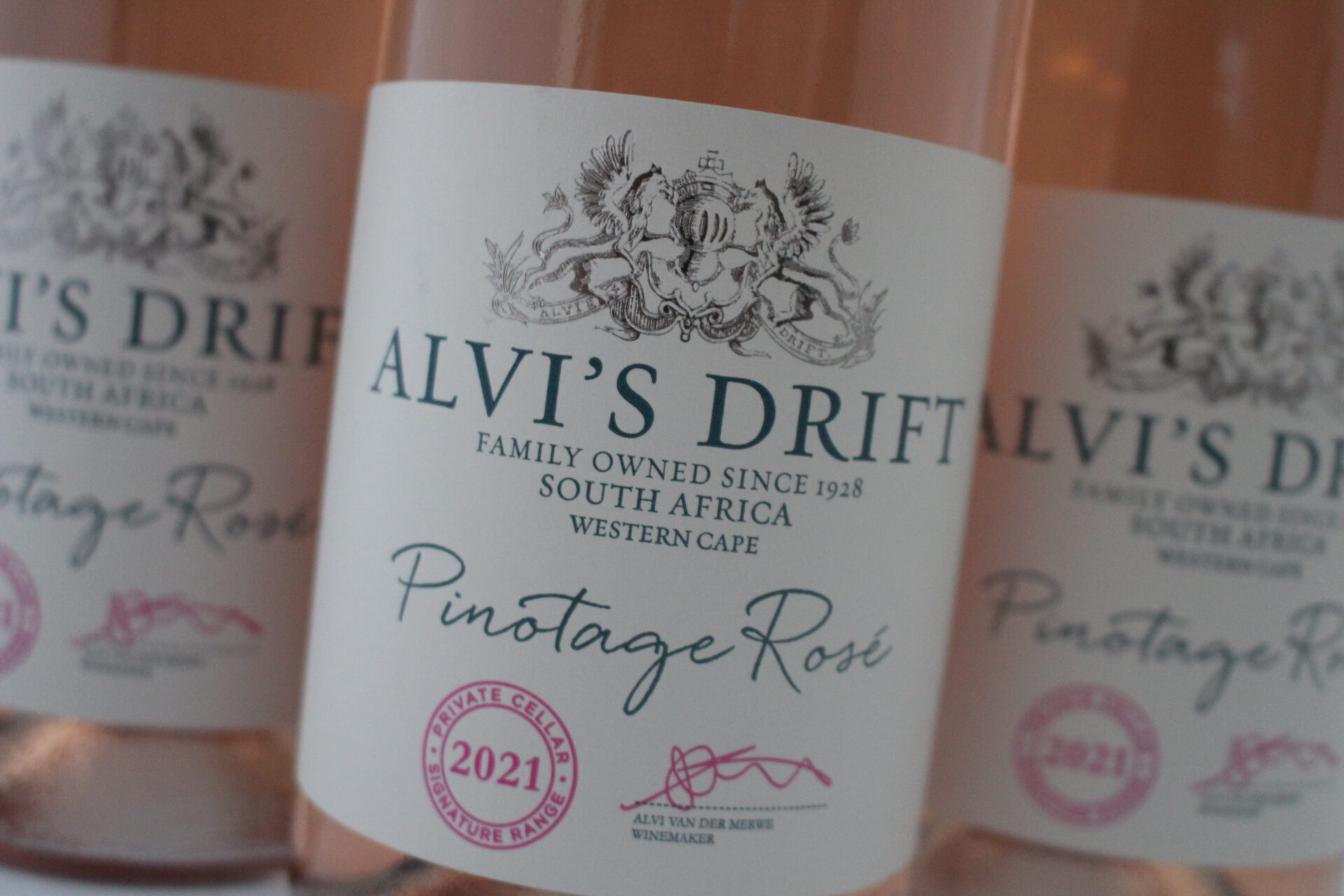 champagne en wijnen de blender Alvi's Drift Pinotage rosé