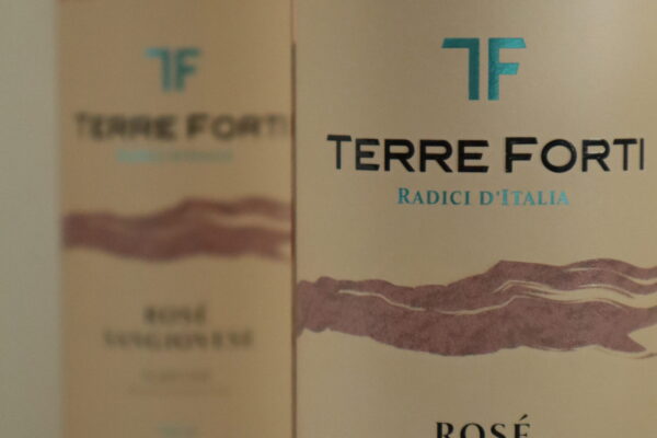 champagne en wijnen de blender Terre Forti Rosé Sangiovese IGT