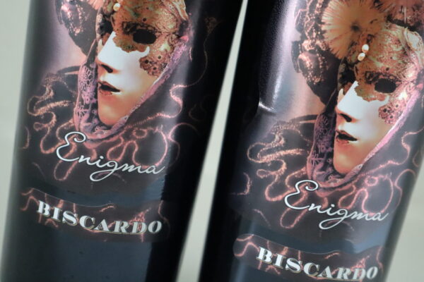 Champagne en wijnen de blender Biscardo Enigma Appassimento Sangiovese Rubicone